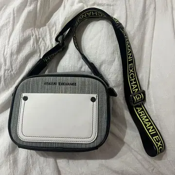Armani Exchange 숄더백 청바지 원단