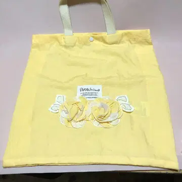 포테치노 노랑 x 흰 꽃 모티브가 들어간 에코백...