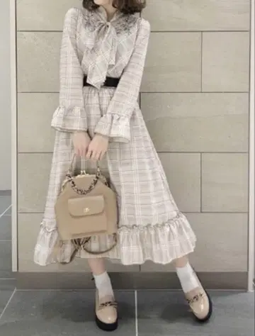 axes femme 포에틱 체크 무늬 리본 타이 원피스 베이지