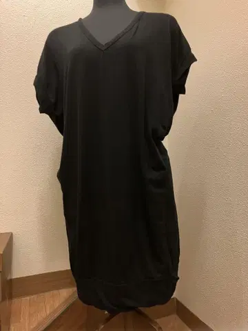 JUNYAWATANABE 블랙 V넥 비대칭 원피스