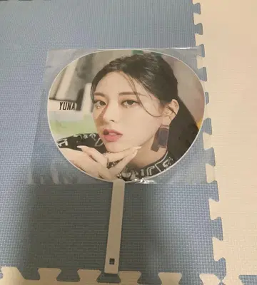ITZY 유나 부채