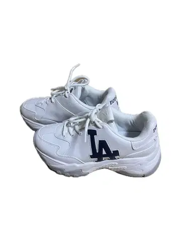 MLB LA 로고 화이트 스니커즈