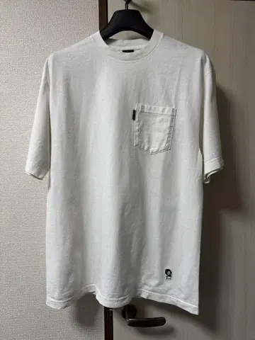 BACK CHANNEL POCKET TEE 백 채널