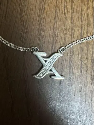로얄 오더 X자형 펜던트 목걸이