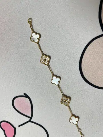 골드 도금 꽃 모티브 팔찌