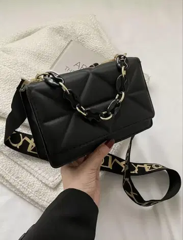 블랙 퀼팅 숄더백