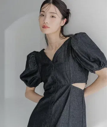Heather 모듬 컷 아웃 원피스