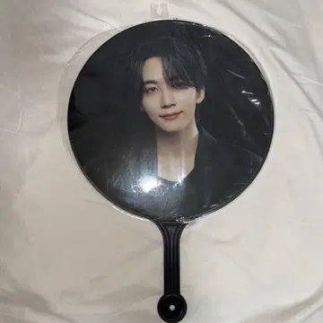 JEONGHAN 부채 블랙 배경