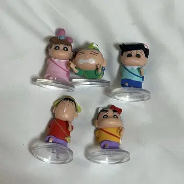 크레용 신짱 산리오 캐릭터즈 나란히 세울 수 있습니다. 가챠가챠