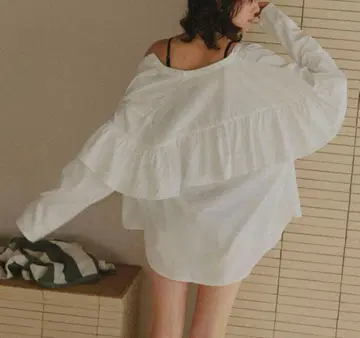 titivate 백 프릴 디자인 셔츠 래쉬가드 L