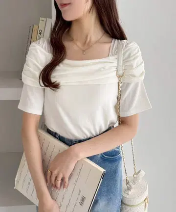 NICE CLAUP 오프숄더 반팔 탑스 여름옷