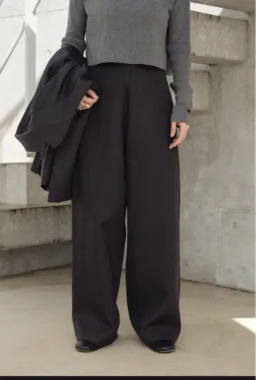 헬라 헤링본 와이드 팬츠 챠콜
