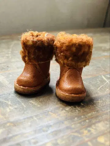 오비츠 11 딜러 제작, 작가 신발