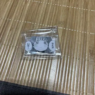향기로운 꽃이 우아하게 피어나는 아크릴 키링