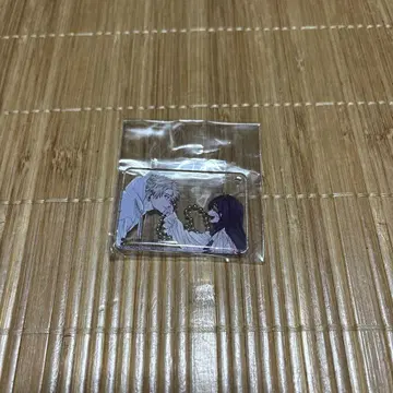 향기로운 꽃이 당당하게 피어나는 아크릴 키링