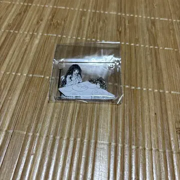 향기로운 꽃이 당당하게 피어나는 아크릴 키링