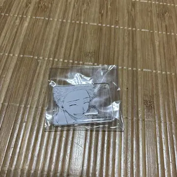 향기로운 꽃이 당당하게 피어나는 아크릴 키링