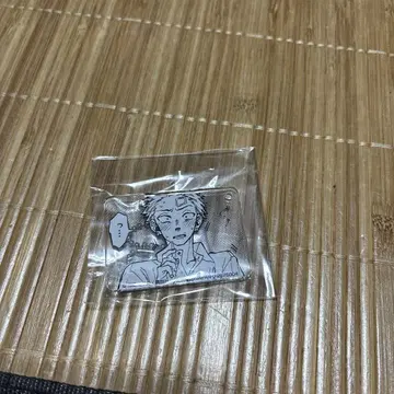 향기로운 꽃이 당당하게 피어나는 아크릴 키링