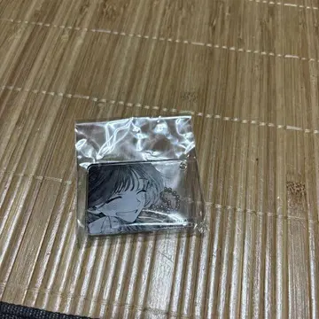 향기로운 꽃이 당당하게 피어나는 아크릴 키링