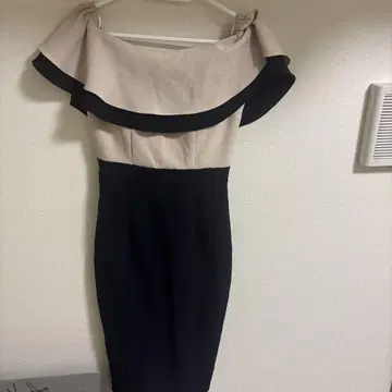 오프숄더 프릴 타이트 드레스