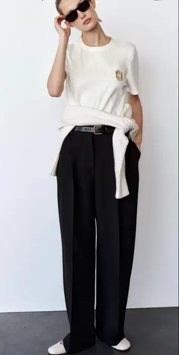 자라 브로치 디테일 티셔츠 XL 시착만 한 상품