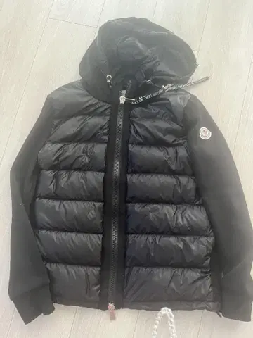 여름 세일! 몽클레어 블랙 다운 자켓