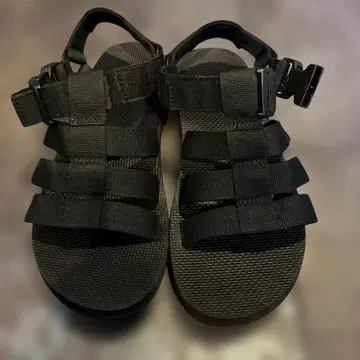 Teva 블랙 스포츠 샌들 25~26.5 사이즈