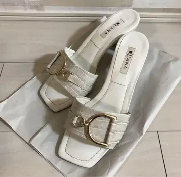 DIANA 다이애나 샌들 크로코 엠보 화이트 25cm