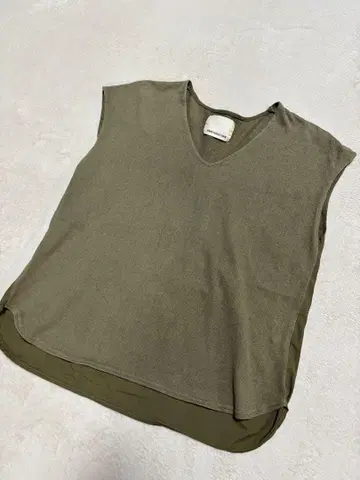 BARNYARD STORM 슬리브리스 절개 티셔츠 SIZE1 카키
