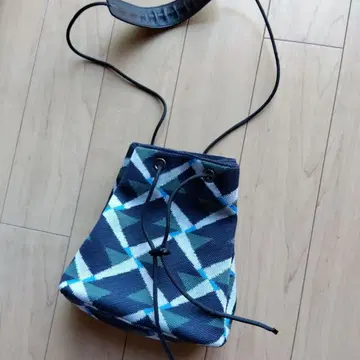 TRICOTE 기하학 패턴 숄더 미니백