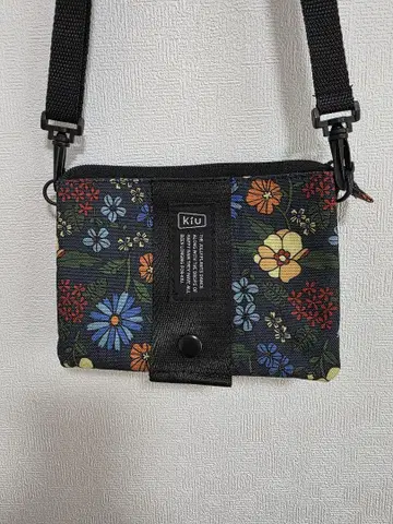 Kiu 꽃무늬 사코슈