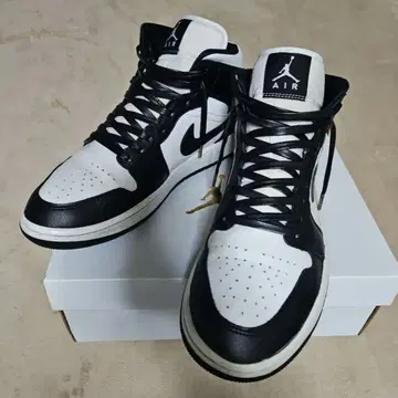 AIR JORDAN 1 MID 우먼 에어 조던 팬더