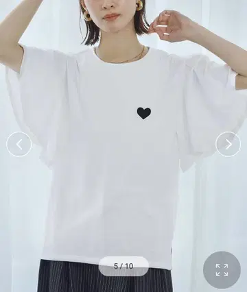 ampirula 플레어 슬리브 하트 마크 티셔츠