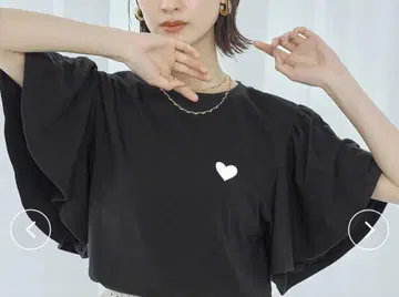 ampirula 플레어 슬리브 하트 마크 티셔츠