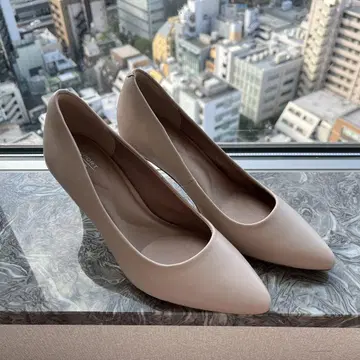 베이지 스틸레토 하이힐