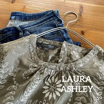 LAURA ASHLEY 코튼 자수 노카라 블라우스