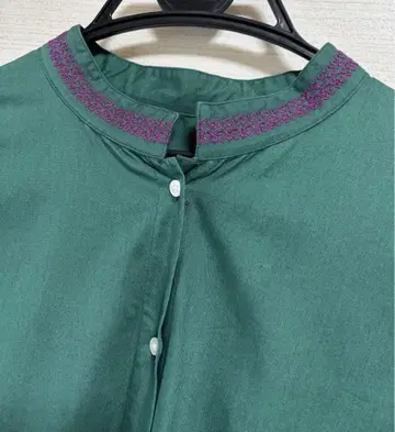 아뷰 프롬 히어 선명한 그린 자수 롱 셔츠 원피스