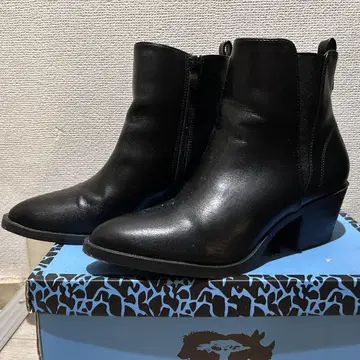 블랙 부츠 미들 힐