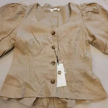 새상품 시착만 한 상품 MOUSSY 퍼프 슬리브 상의 사이즈 2
