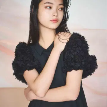 셀포드 카라 부착 블라우스 블랙