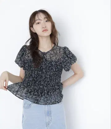 Natural Beauty Basic 미니 플라워 셔링 블라우스