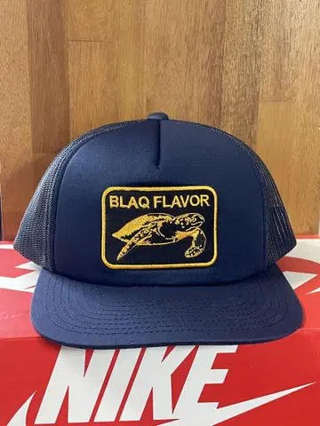 BLAQ FLAVOR 트래커 캡 메쉬 캡 네이비