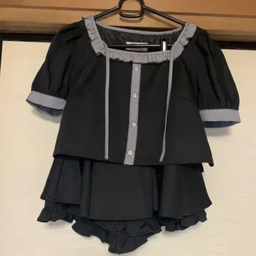 piium 블랙 프릴 세트업