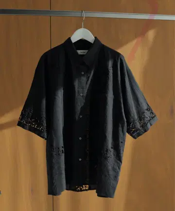 아누크 Cutwork Lace Shirts 블랙