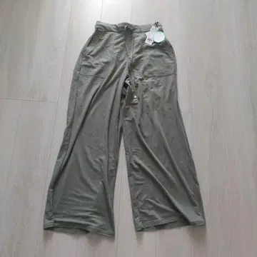 슈라루 냉감 소재 새상품 올리브 그린 와이드 팬츠 M
