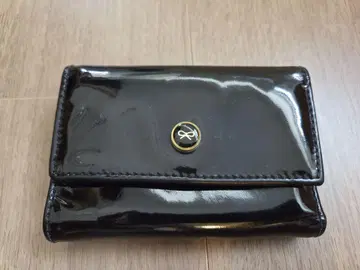 ANYA HINDMARCH 3단 폴더형 지갑 에나멜