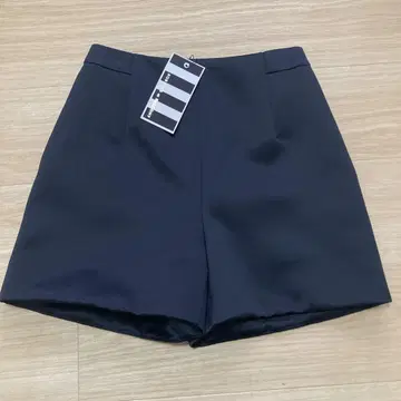 보더스 앳 발코니 숏 팬츠