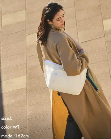 EDITA 바디백 화이트 L 사이즈