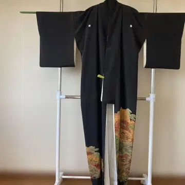 블랙 전통 예복 기모노 골드 컬러 자수 기모노