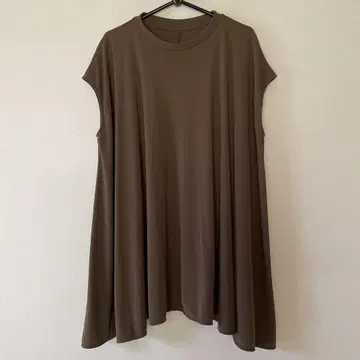 Yort 카키 티셔츠